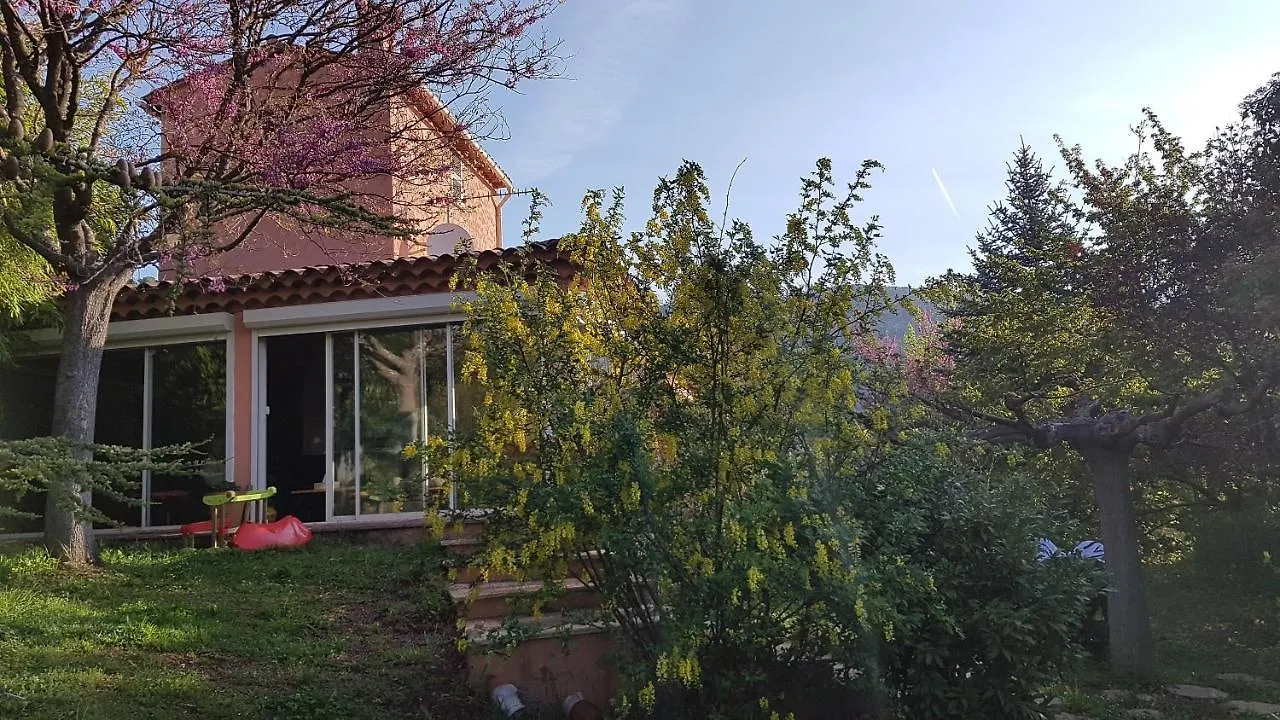 B&B Chez Lisa Et Jeff Ampus 0*,  France