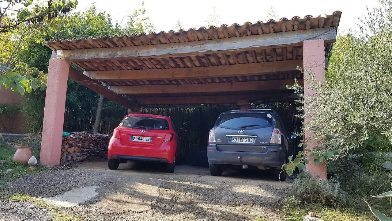 B&B Chez Lisa Et Jeff Ampus 0*,