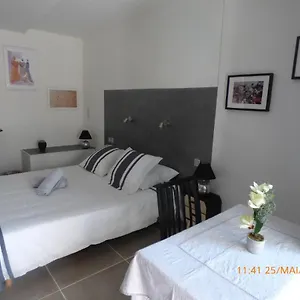 Couette-café Mas Maurane-chambre D'hôte Avec Privé, Tarascon